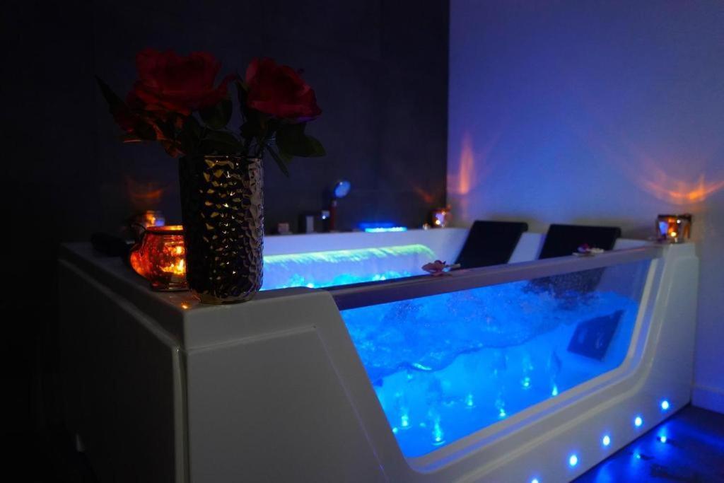 Relax Jacuzzi Apartment คราคูฟ ภายนอก รูปภาพ
