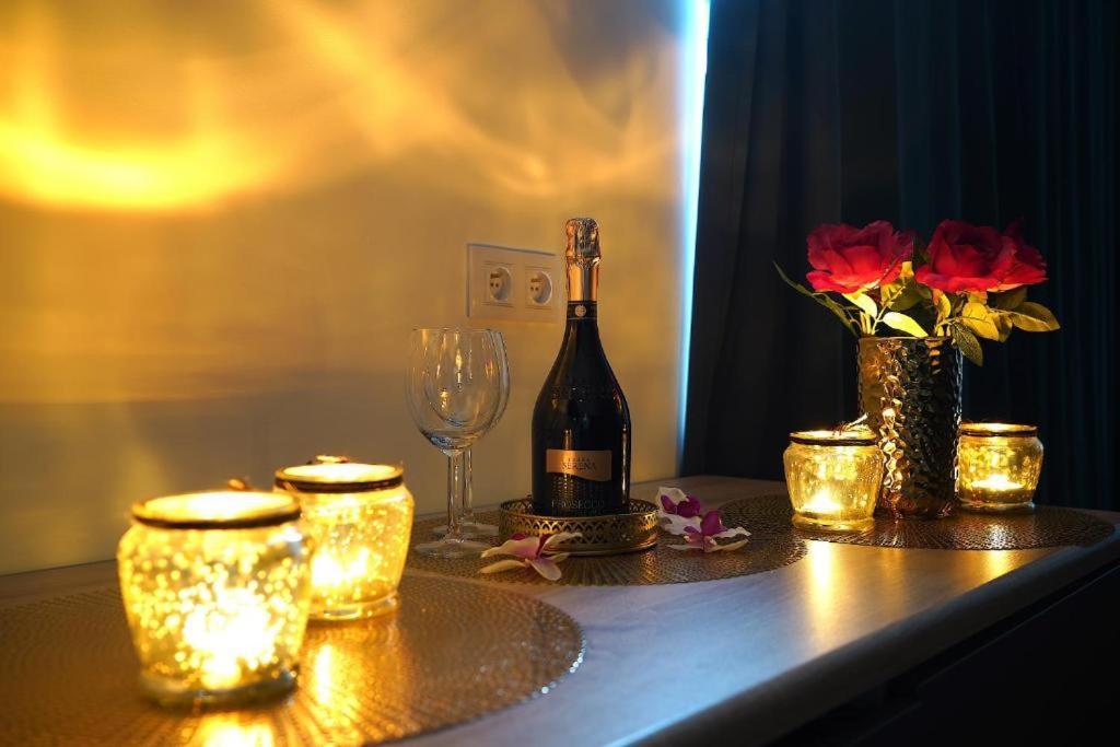 Relax Jacuzzi Apartment คราคูฟ ภายนอก รูปภาพ